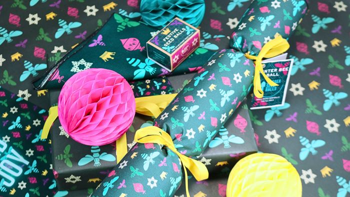 Luxurious fabric seed ball gift crackers