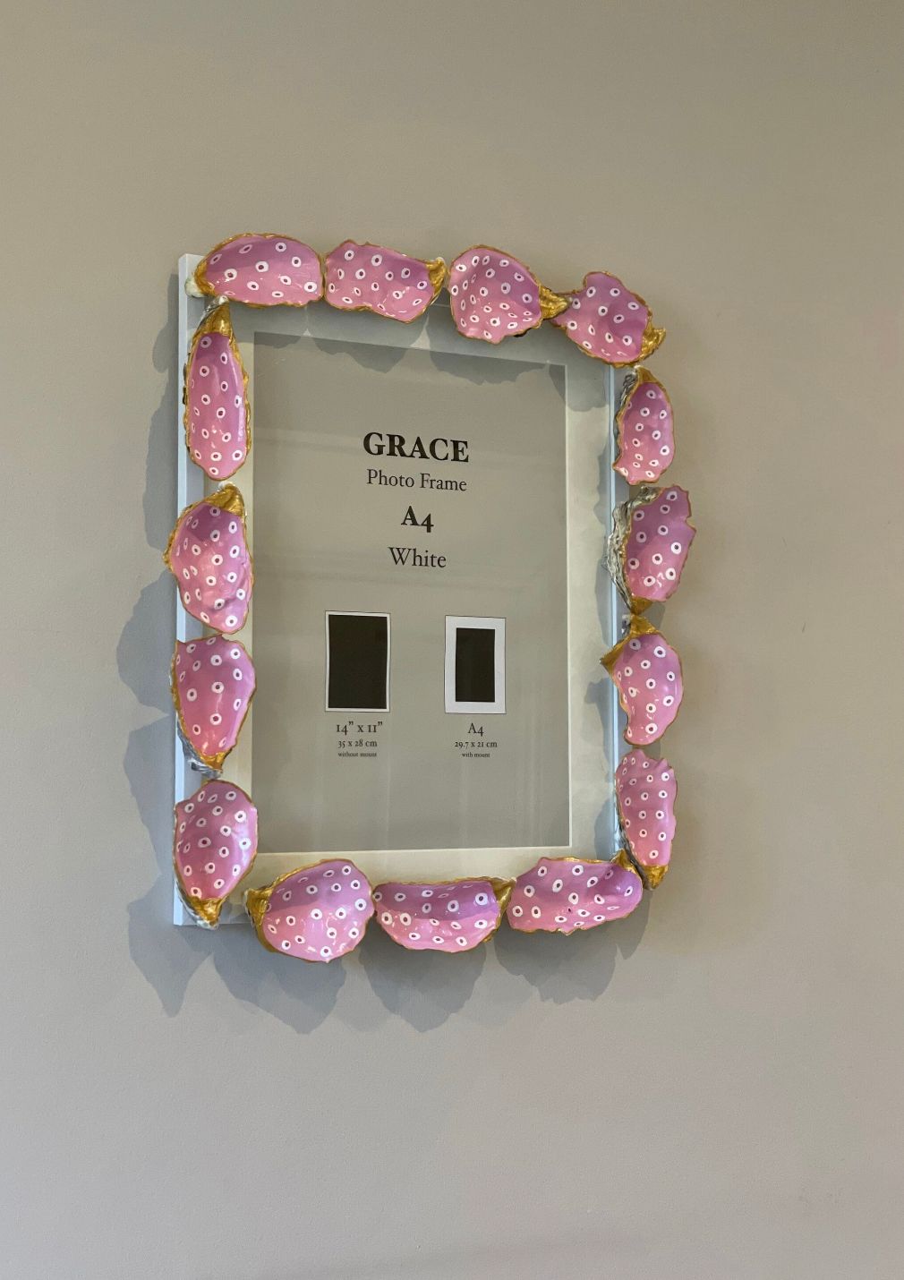 Oyster shell decorated photo frame