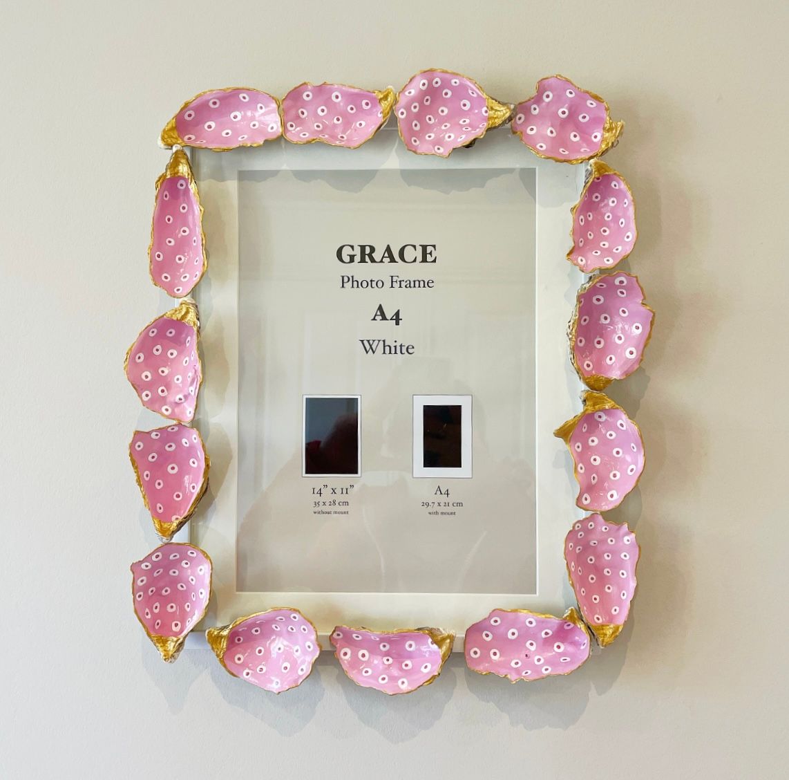 Oyster shell decorated photo frame