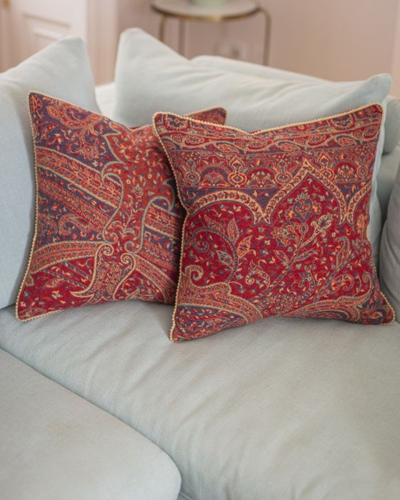 BERRY Jamevar Velvet Cushions