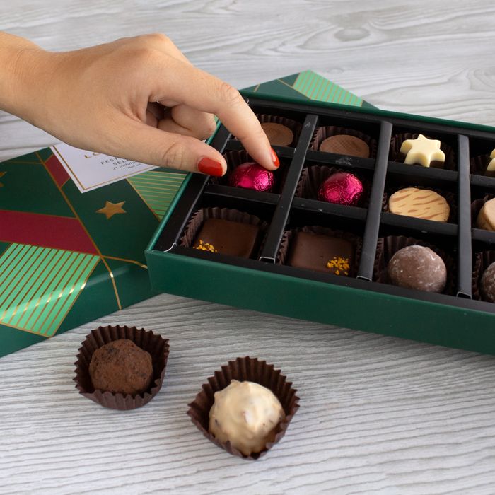 FESTIVE CHOCOLATE TRUFFLE SELECTION BOX