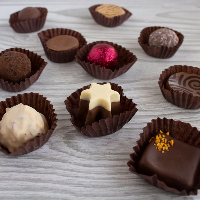 FESTIVE CHOCOLATE TRUFFLE SELECTION BOX
