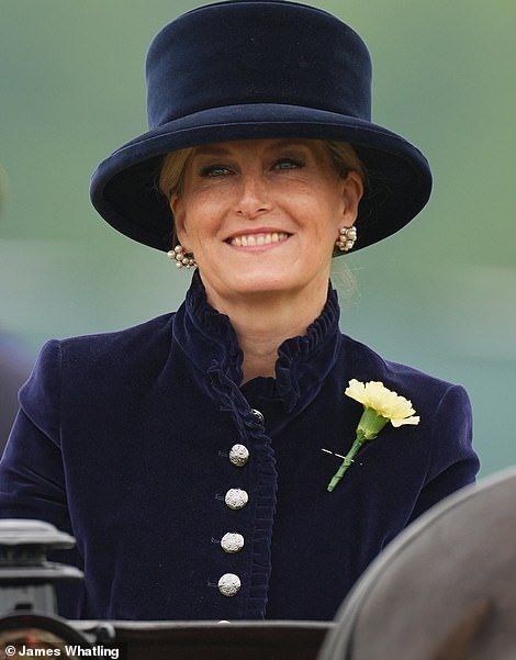 Beatriz Navy Velvet Jacket