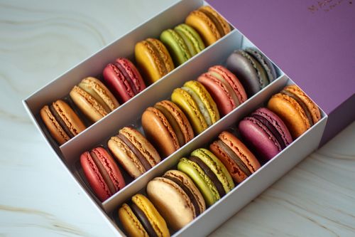 Classic 18 macarons