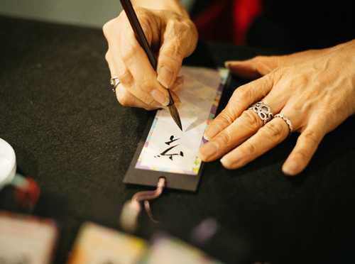 On Thursday and Friday from 3-6 pm, a professional calligrapher will be at our booth creating personalised greeting cards with customers’ names written in Japanese calligraphy. This exclusive experience is available to anyone who purchases at our booth.