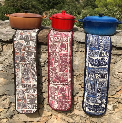 Illustrated recipe oven gloves