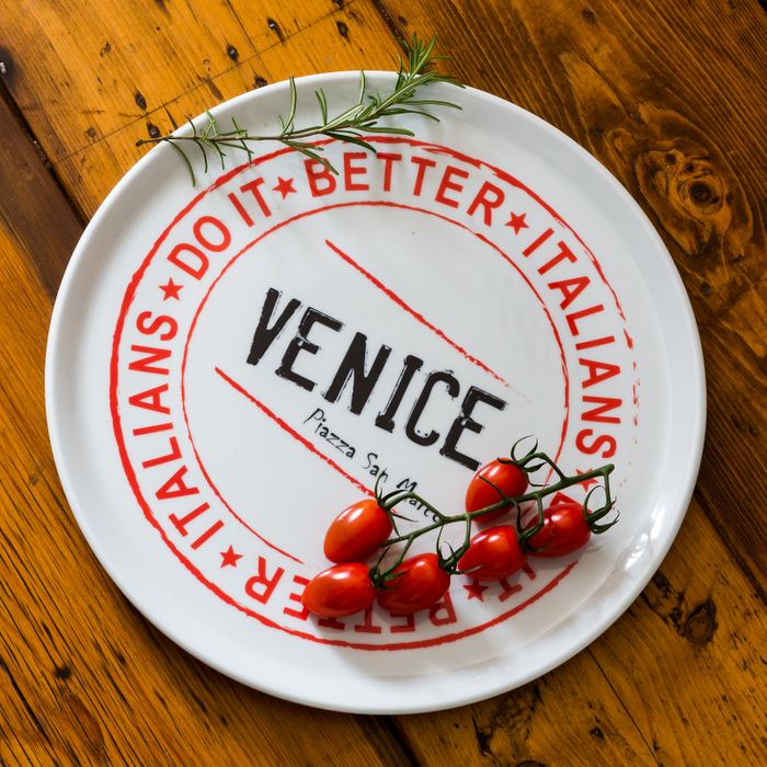 PIZZA PLATES - MADE NEAR VENICE.