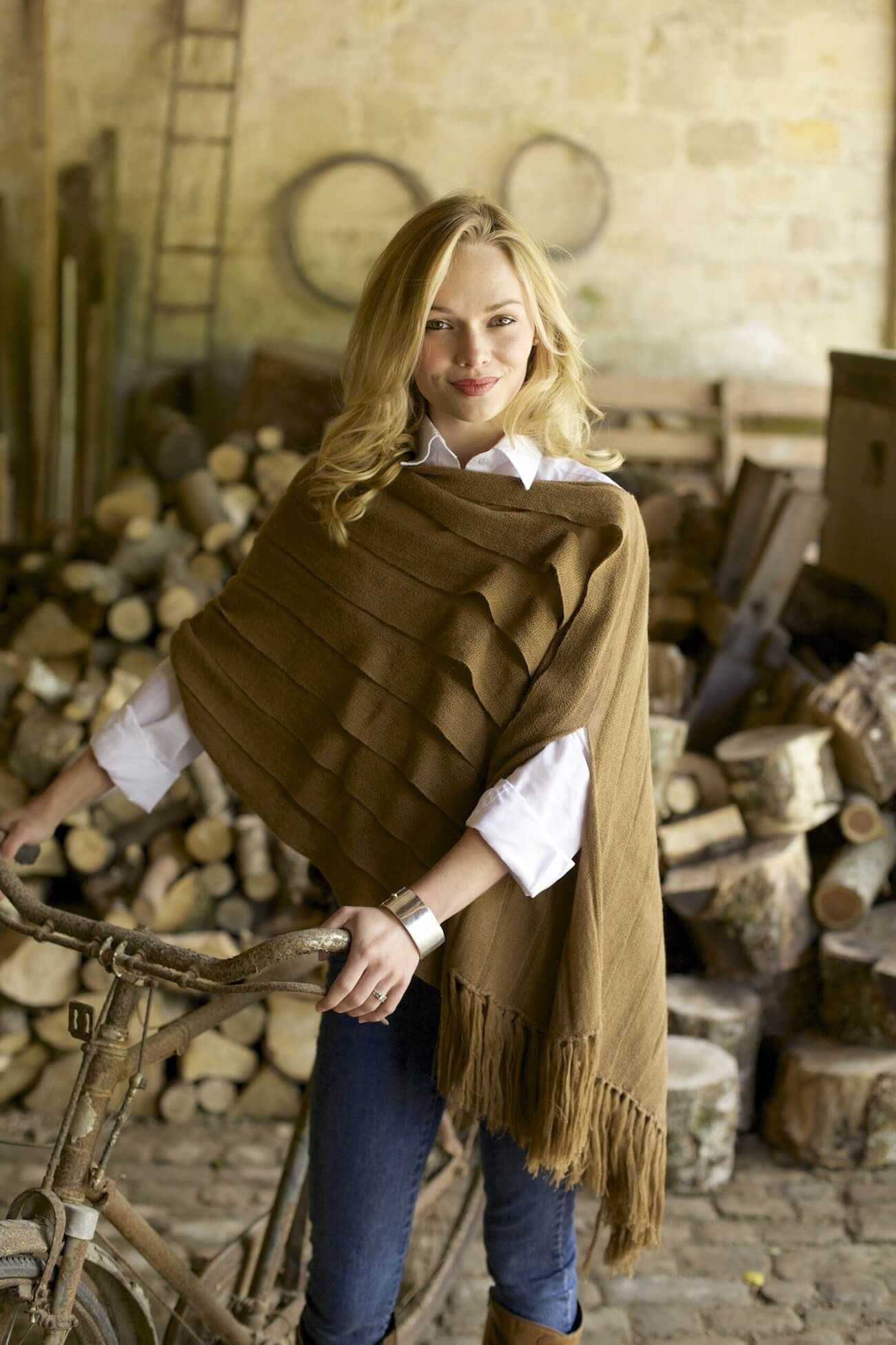 Emperatriz Pleated Shawl with Fringes