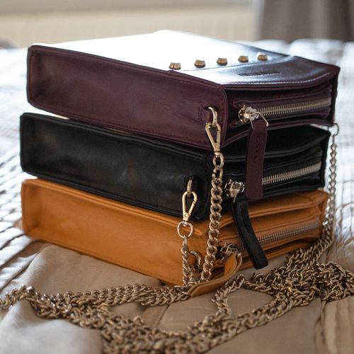 Small Messenger with Studs