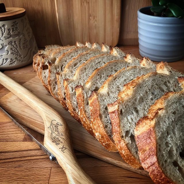 The JonoKnife bread saw range