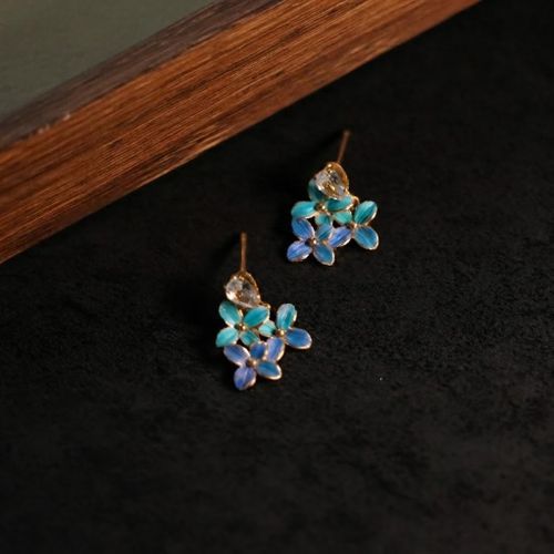 Hydrangea Studs