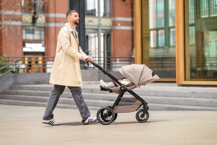 Experience timeless sophistication with Maxi-Cosi’s new masterpiece: the ultra-luxe Oxford+ ­– the ultimate travel system for stylish urban living and beyond