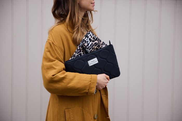 Ottie eco changing pouch in black £35