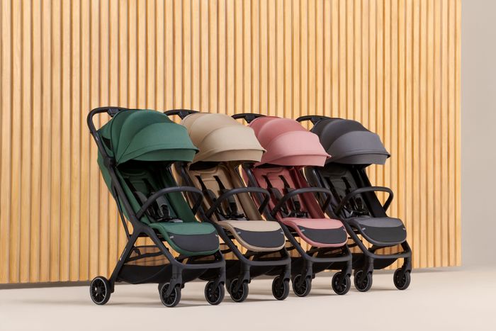 Stroller that sale folds itself