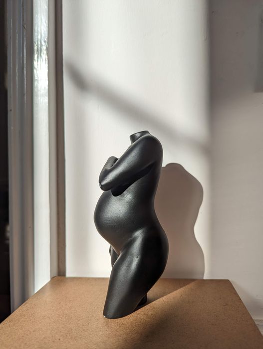 Pregnancy sculpture in black