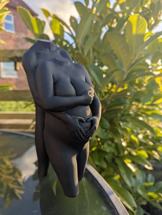 Couples sculpture