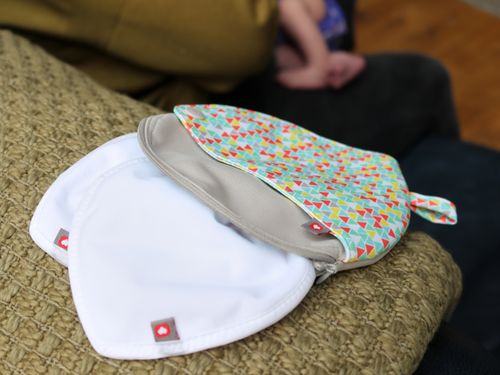 Pop-in Printed Breast Pad Pack (Pouch plus 4 single Breast Pads)