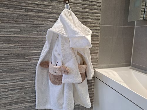 Giraffe bath robe