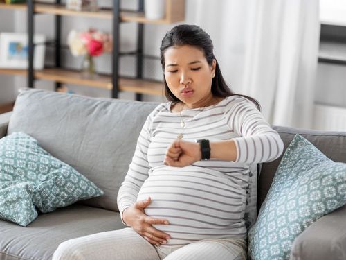How to Make Contractions Easier to Cope With During Labour
