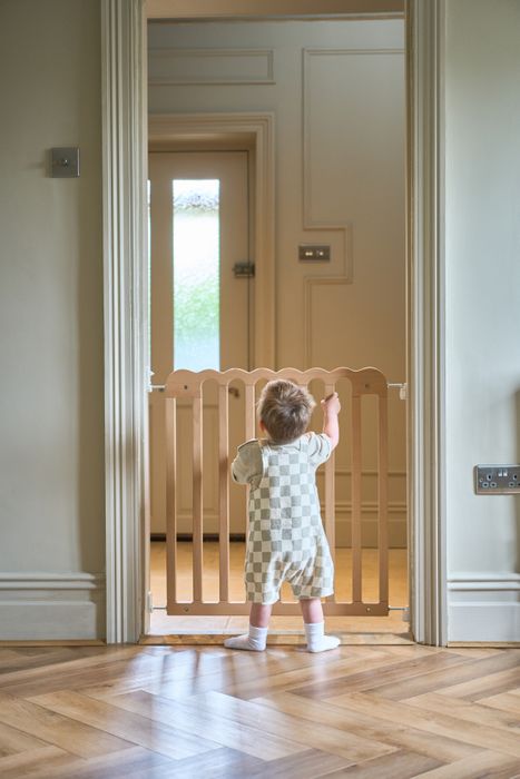 Scalloped Baby Gate - Natural