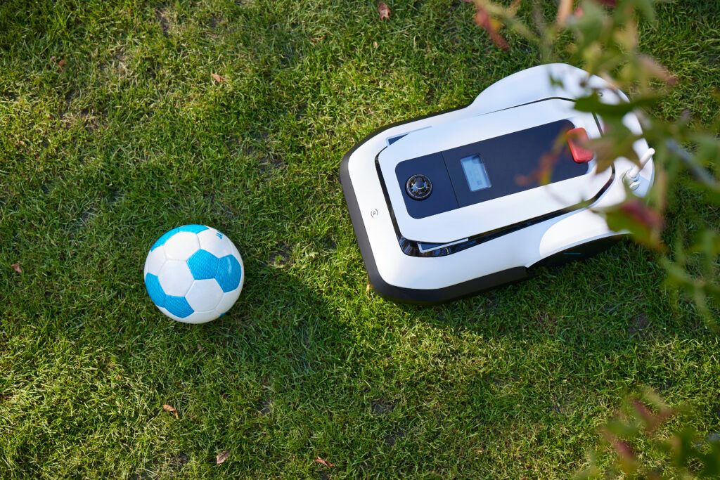 ECOVACS GOAT G1 brings automated lawnmowing into a new golden age