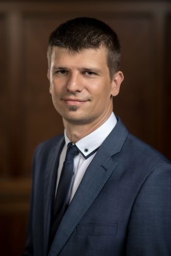 Speaker profile image for P&aacute;l S&aacute;gv&aacute;ri