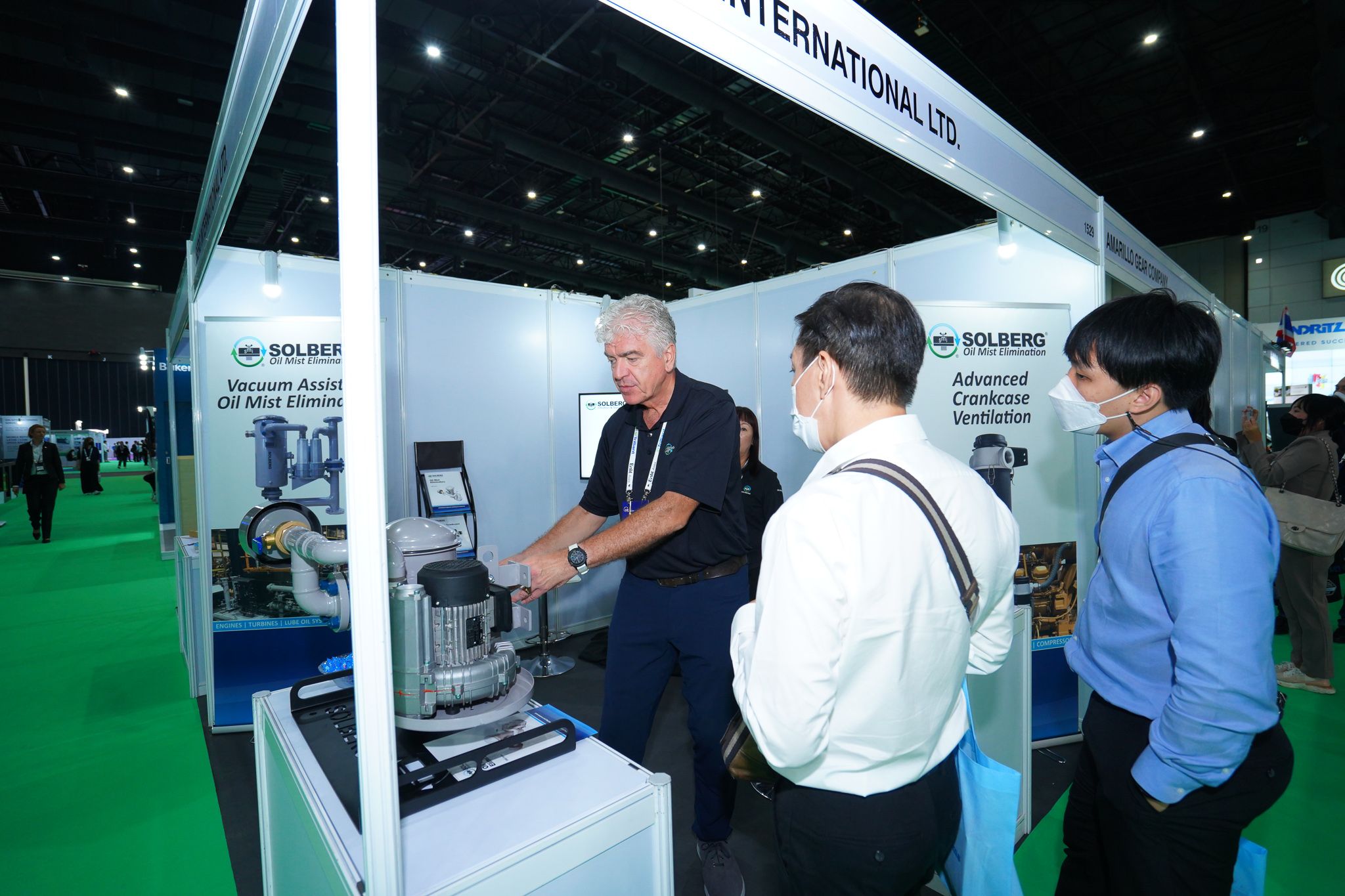 An image of an exhibitor with its client