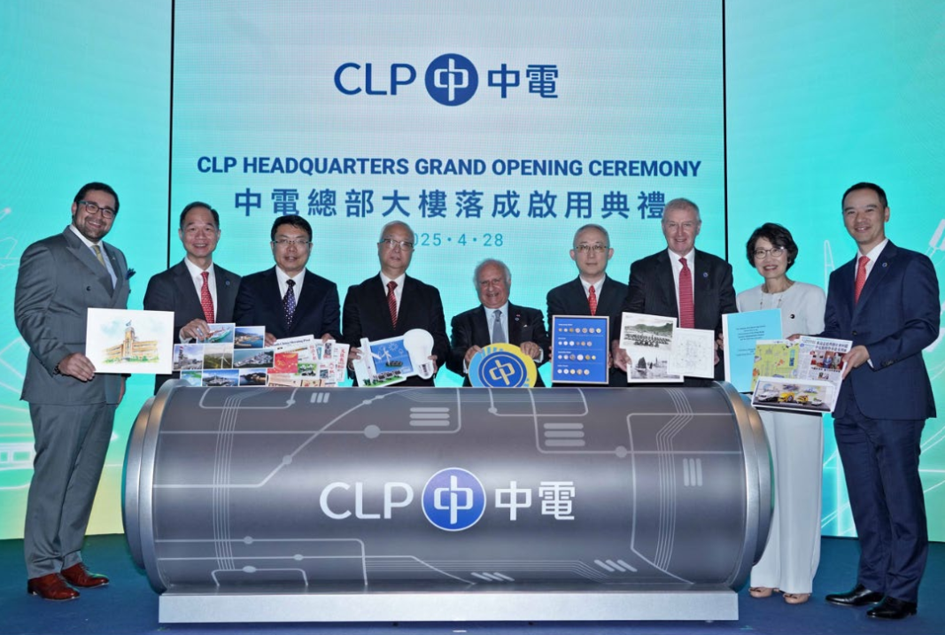 A time capsule placement ceremony is held to commemorate the grand opening of the new CLP Headquarters. Witnesses include CLP Holdings Chairman the Honourable Sir Michael Kadoorie (middle), Secretary for Environment and Ecology of the Hong Kong SAR the Honourable Mr Tse Chin-wan (fourth from left), Deputy Commissioner of the Office of the Commissioner of the Ministry of Foreign Affairs of the People’s Republic of China in the Hong Kong SAR Mr Li Yongsheng (fourth from right), Deputy Director-General of the Department of Economic Affairs of the Liaison Office of the Central People’s Government in the Hong Kong SAR Mr Lyu Feng (third from left) as well as CLP directors and senior executives.