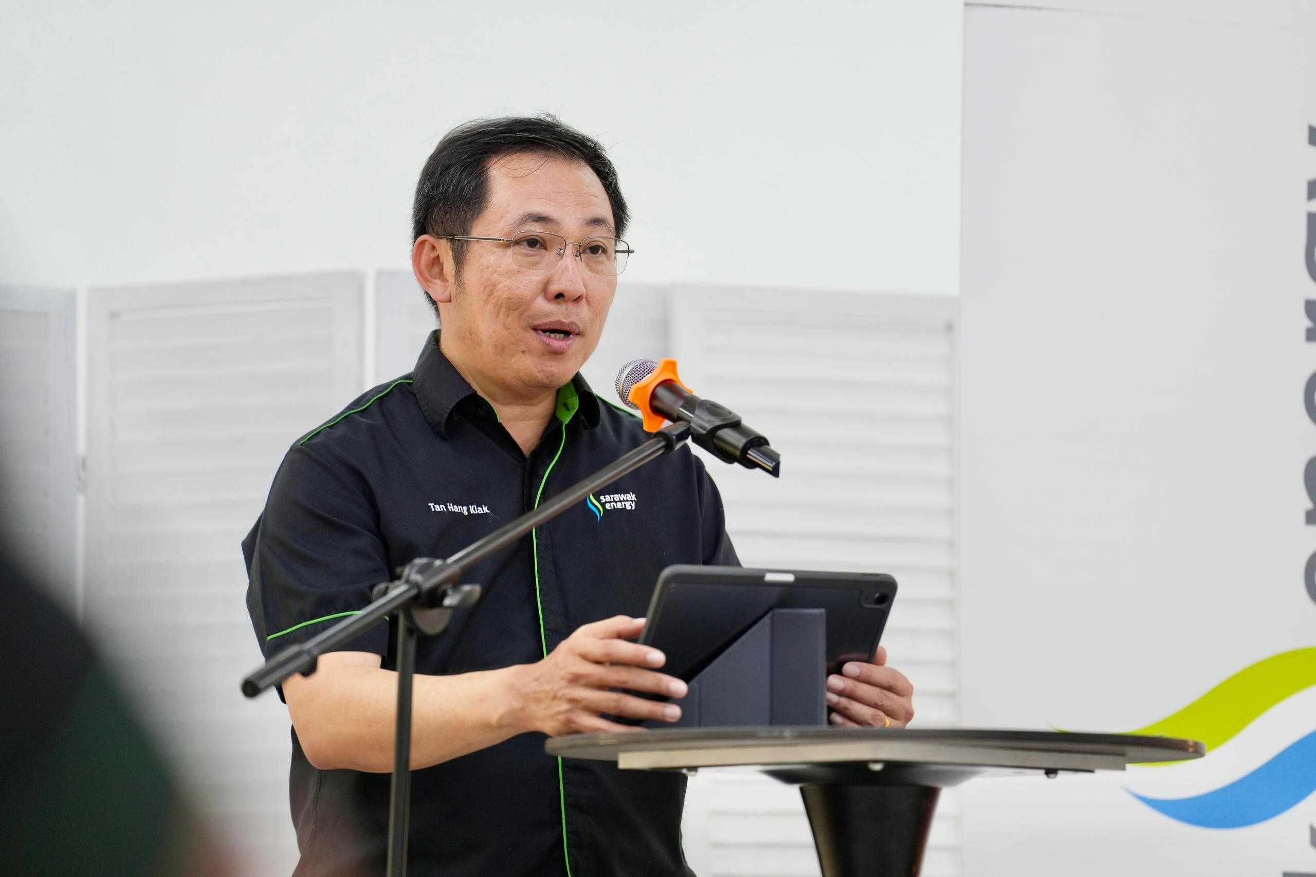 A comprehensive briefing session was held at Baleh Café 2, where Ir. Tan shared updates on technical aspects, progress, timelines and the Group’s commitment to social investment for the Baleh and Kapit communities.