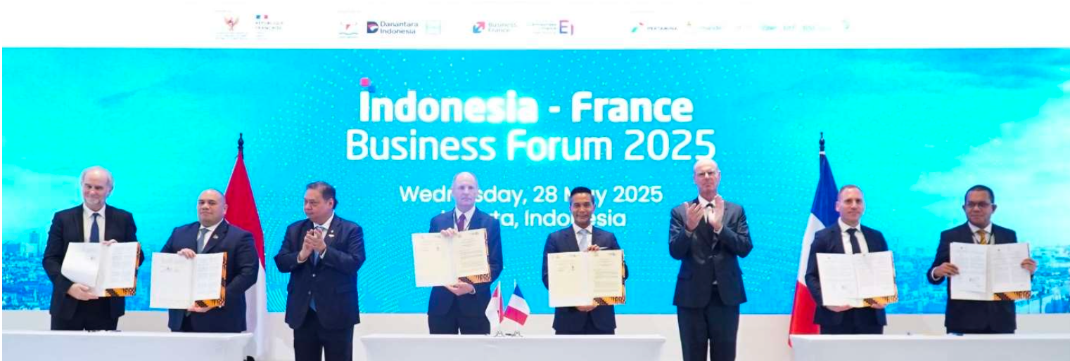 The mutual agreement was signed by Emanuel Melkiades Laka Lena, the Governor of Nusa Tenggara Timur Province and Mathieu GEZE, the President Director of PT HDF Energy Indonesia. Photo by: 2025 Indonesian Chamber of Commerce and Industry (KADIN)