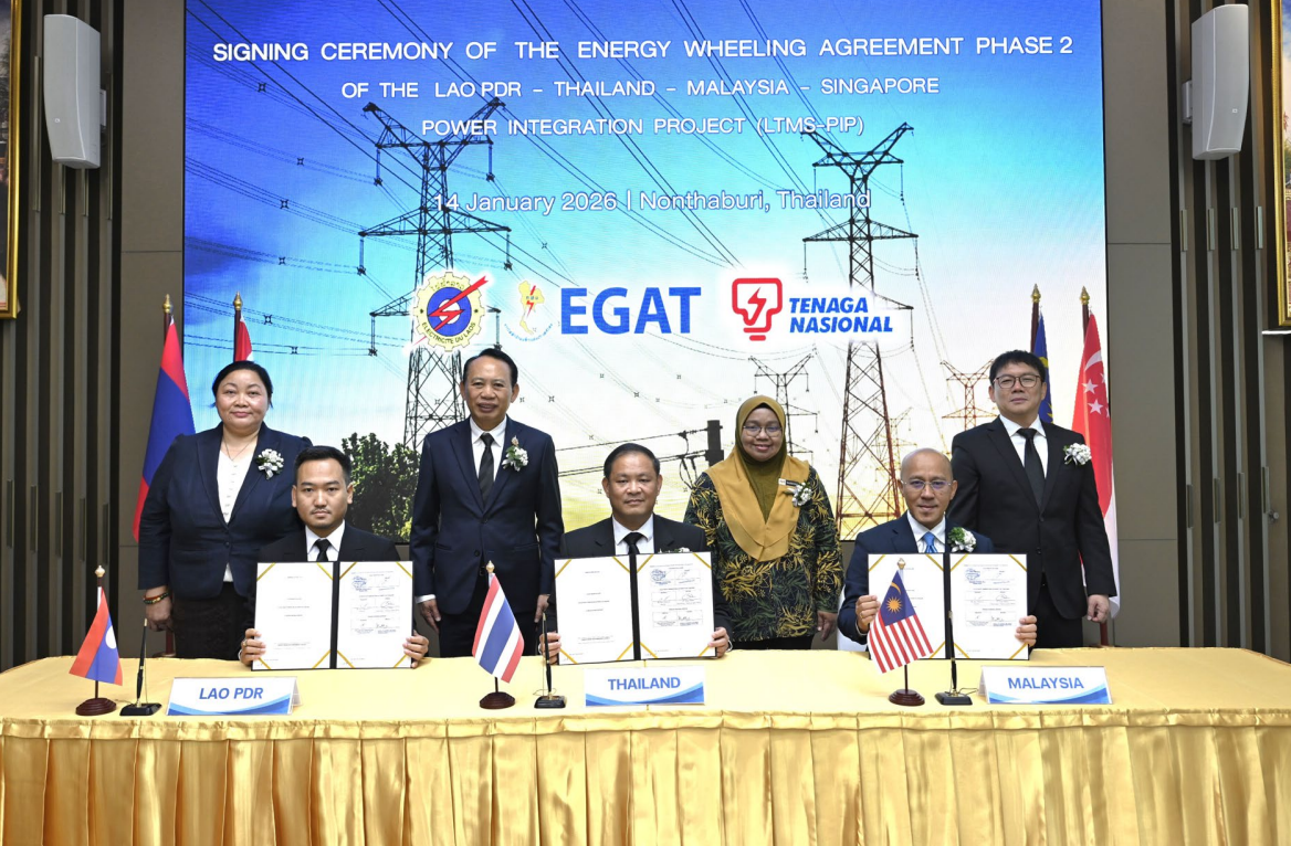 The Energy  Wheeling  Agreement  Phase  2 between  TNB,  EDL  and  EGAT was  ratified  in  a ceremony held at EGAT Headquarters in Nonthaburi, Thailand, today, attended by (seated,from left) EDL Deputy Managing Director, Souksavart Sosouphanh; EGAT Governor, Dr. Narin Phoawanich; and TNB Chief Grid Officer, Hasmarizal Hassan. Also present, Ministry of Energy Transition and Water Transformation Deputy Secretary-General (Energy), Mareena Mahpudz (standing, two from right).