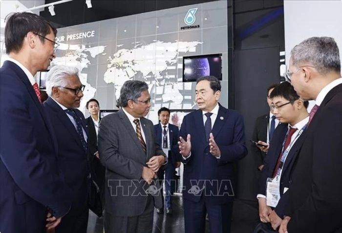 NA Chairman visits Malaysia's Petronas, seeks stronger energy cooperation