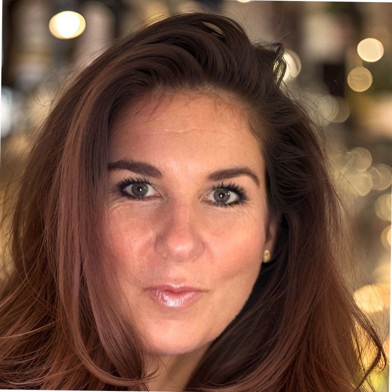 Speaker image for Suzanne Akten