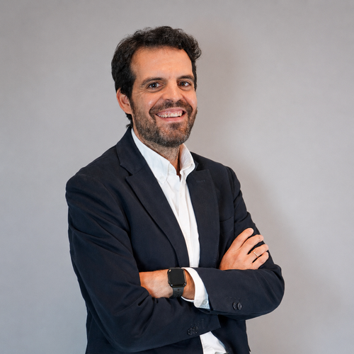 Speaker profile image for Victor Gal&aacute;n