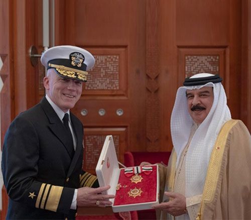Bahrain’s King Receives Departing US NAVCENT, 5th Fleet Commander