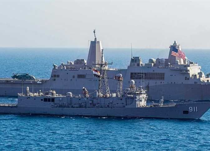 القوات البحرية المصرية والأمريكية تنفذان تدريبًا بحريًا عابرًا في نطاق الأسطول ‏الجنوبي