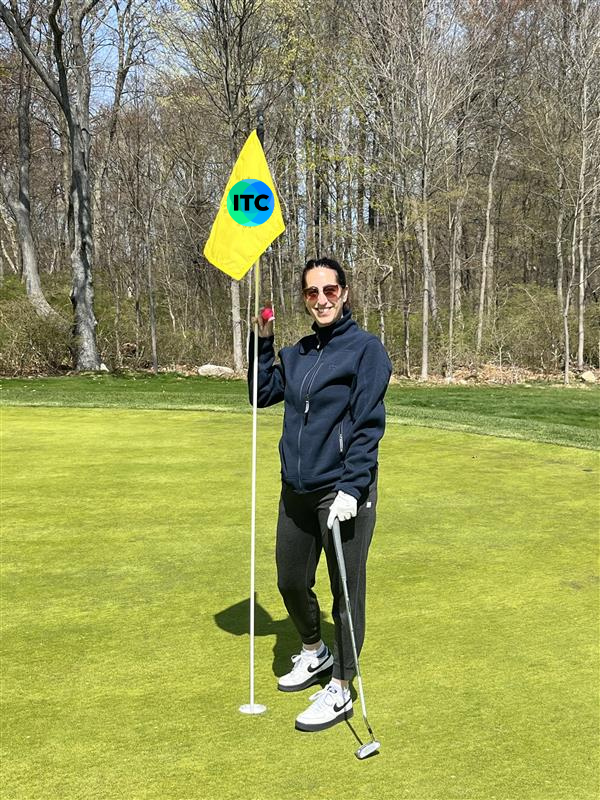 Nicole Peck golfing