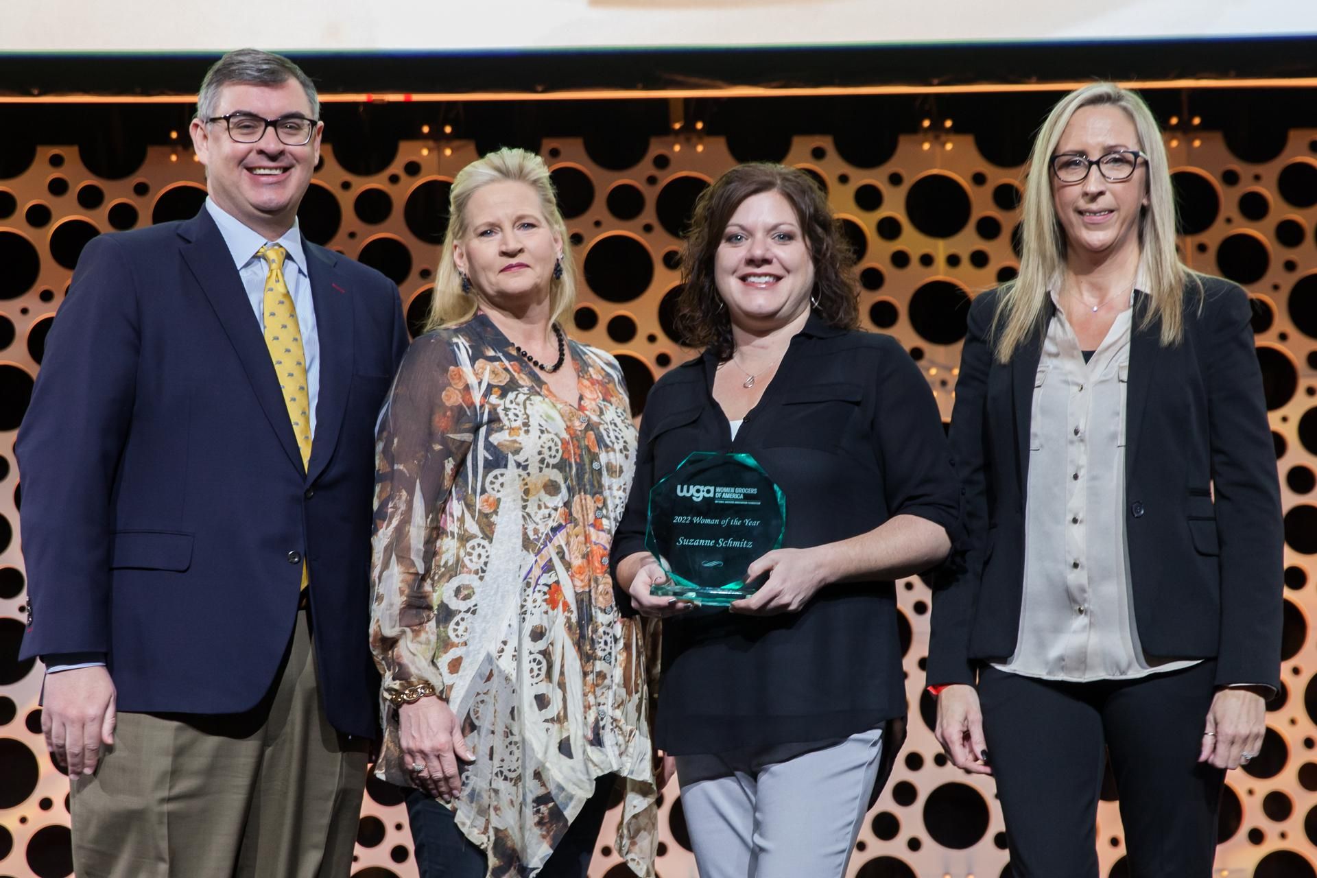 suzanne schmitz named wga woman of the year