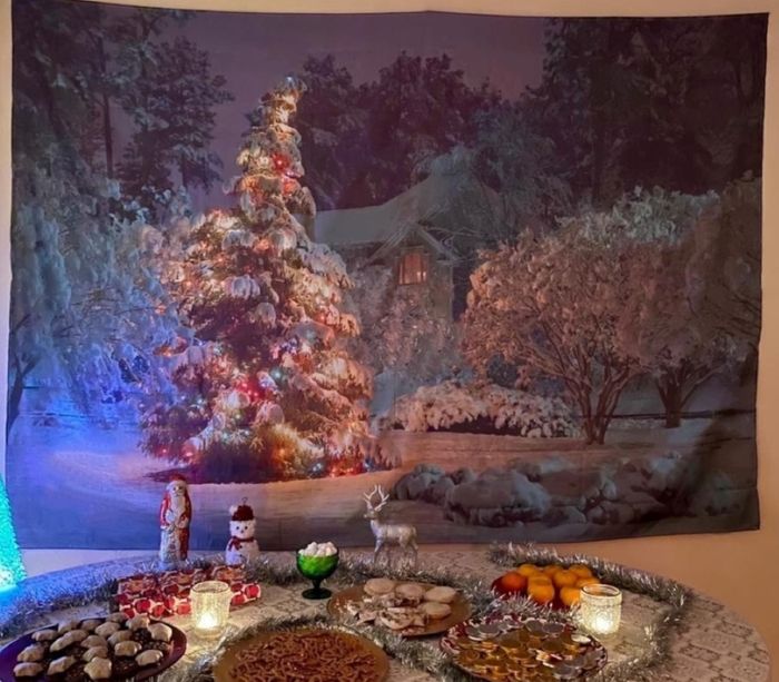 Christmas Backdrop -  Snowy Christmas tree 7ft x 5ft