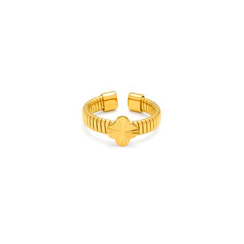 Ridged band ring with clover in gold