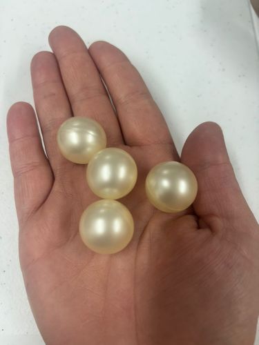 200 x White Round Bath Pearls.