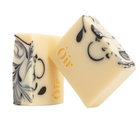 Cedarwood, clary sage, rose geranium and vetiver