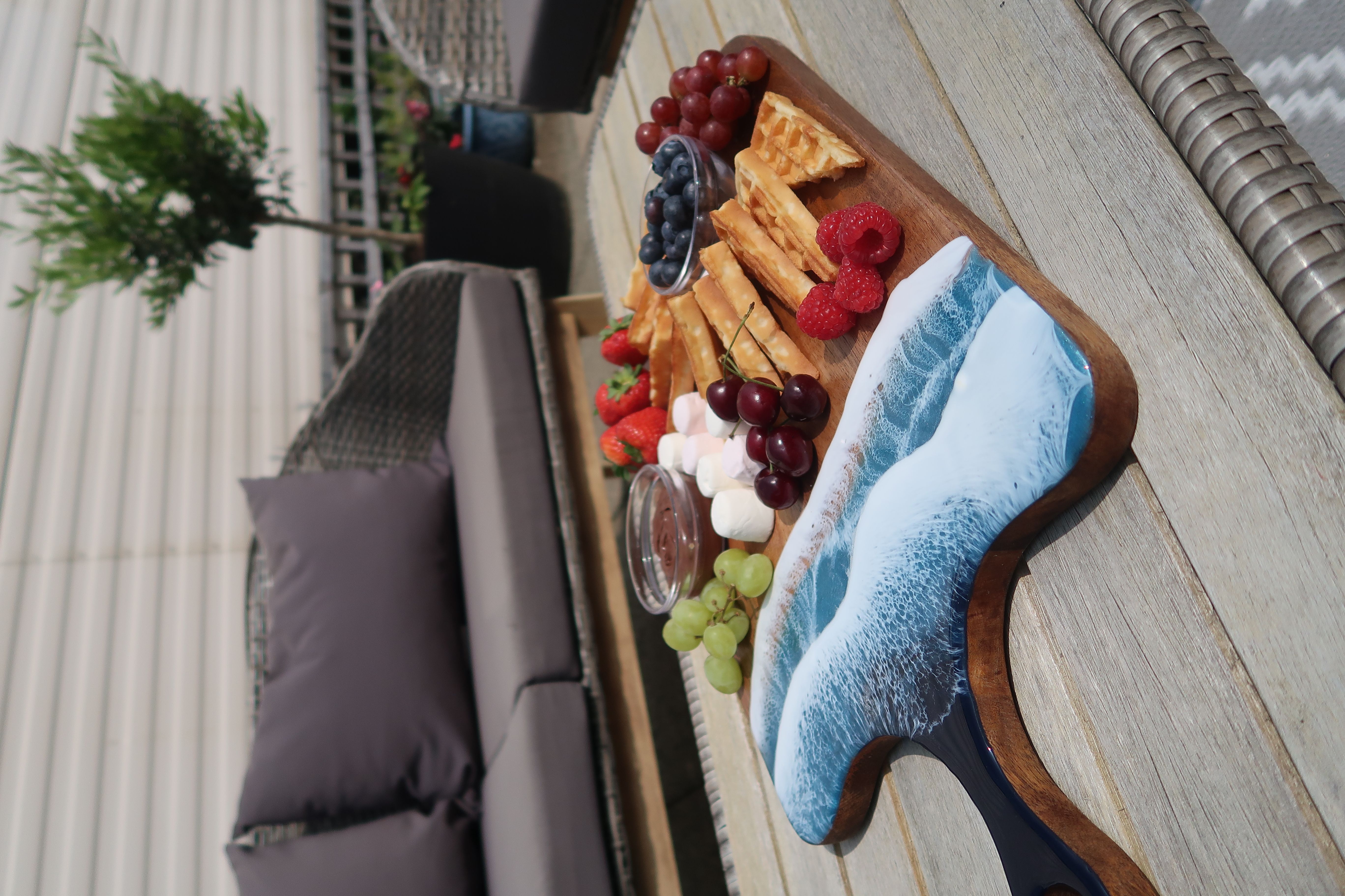 Serving board