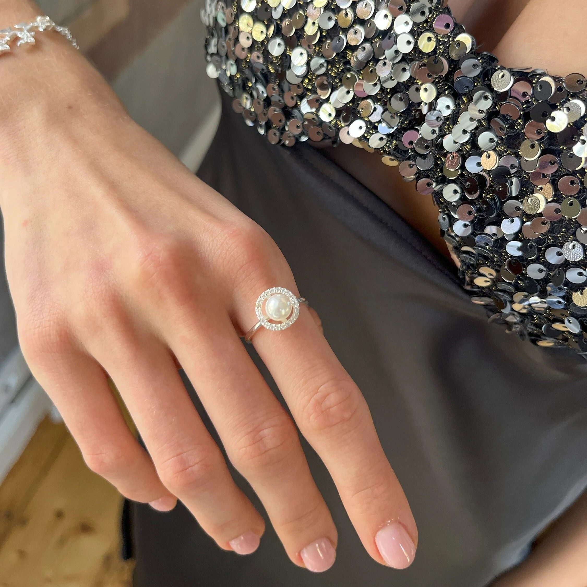 Vintage Zirconia Frame Pearl Ring