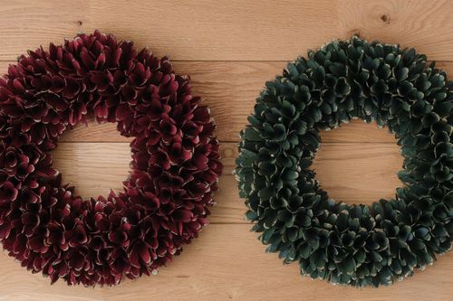 Nature's Glamour: Woodland Wreaths with Glitter in Burgundy and Racing Green