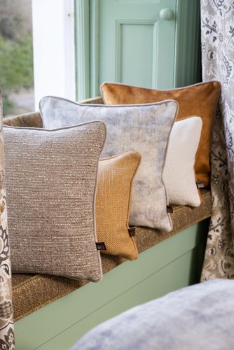 Scatter box bed throws outlet