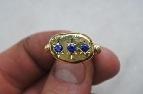 Inspired By Signet Ring | 18K Gold | Sapphires