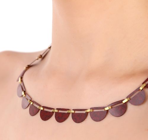 Cove necklace berry