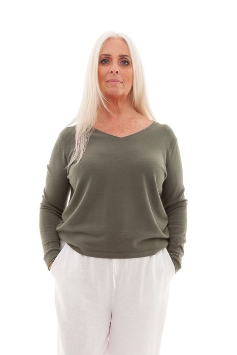 Basic Fitted V-Neck Jumper