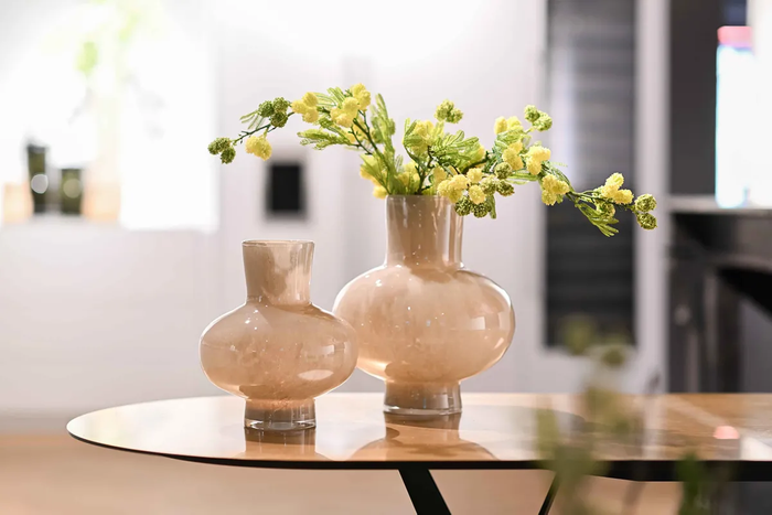 Modest vase